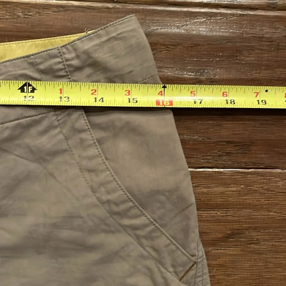 REI Women’s Tan Bermuda Shorts Size 6 - Picture 3 of 9